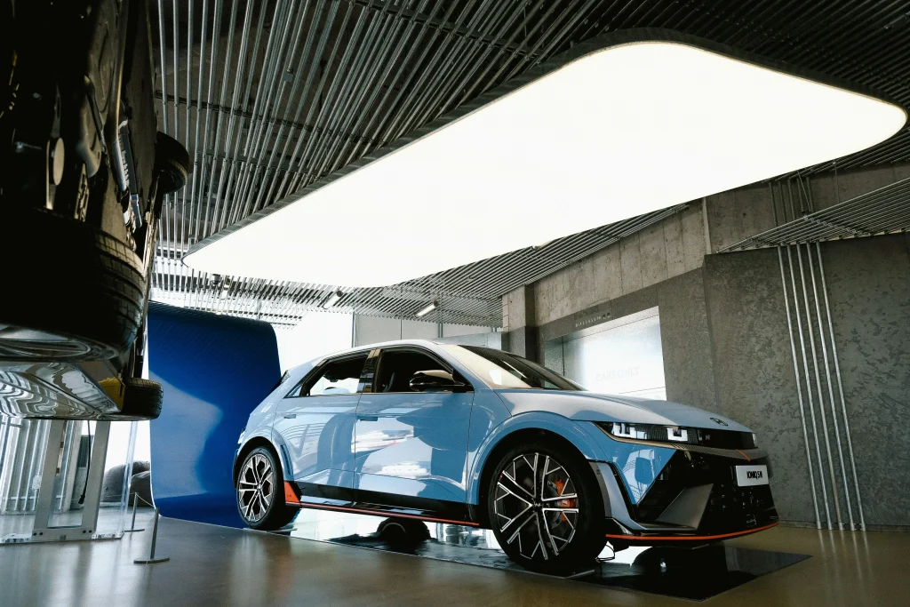 Lexus UX 300e: The Ultimate Electric Luxury SUV 4 Lexus UX 300