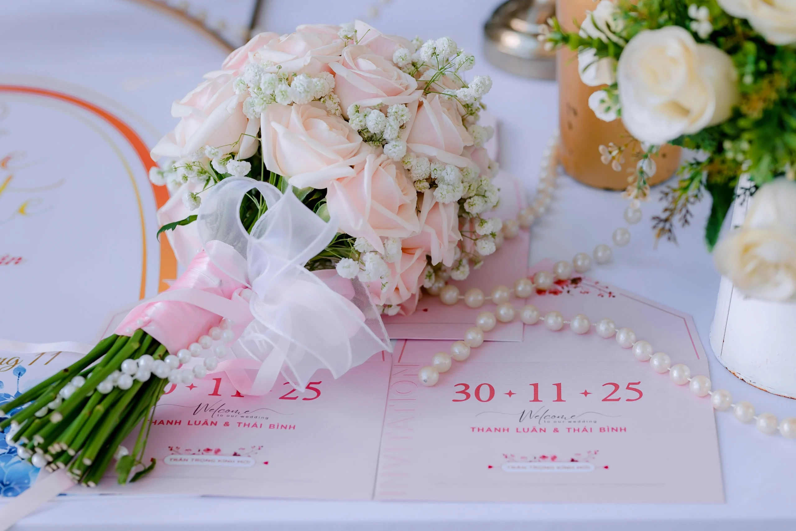 What to Write in a Wedding Card